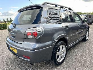 Mitsubishi Outlander gereserveerd 2.0 Turbo 201pk 4WD - uniek - 2x schuifdak - airco - leer + alcantara + stoelverw - privacy glass - rijdbaar picture 5