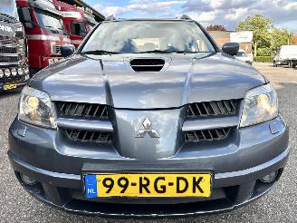 Mitsubishi Outlander gereserveerd 2.0 Turbo 201pk 4WD - uniek - 2x schuifdak - airco - leer + alcantara + stoelverw - privacy glass - rijdbaar picture 3