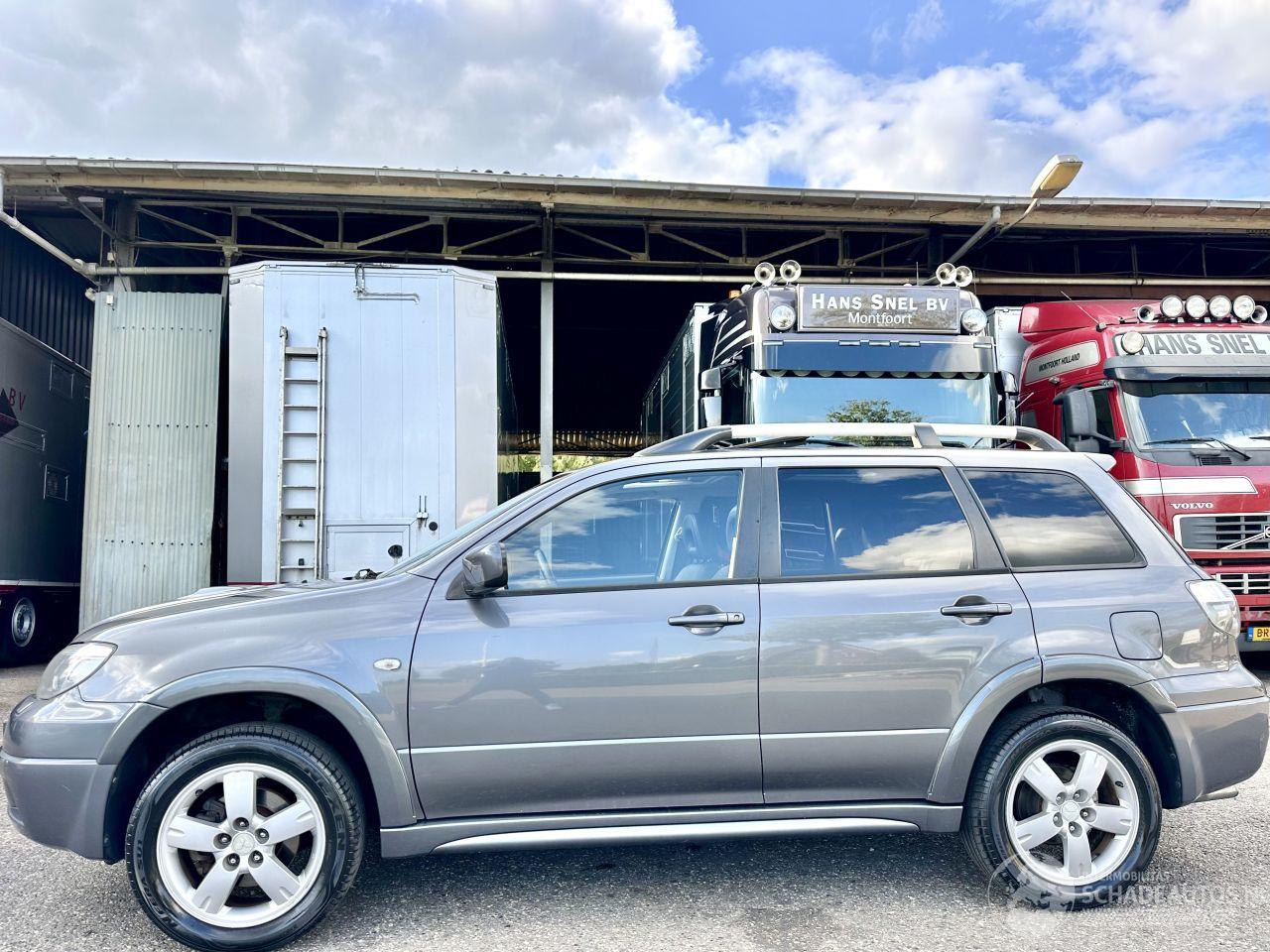 Mitsubishi Outlander gereserveerd 2.0 Turbo 201pk 4WD - uniek - 2x schuifdak - airco - leer + alcantara + stoelverw - privacy glass - rijdbaar