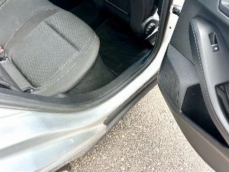 Ford Focus Wagon 1.0 EcoB Hybrid 135pk 6-bak Con - 97dkm nap - navi - airco - cruise - pdc - line + front assist - lmv picture 65