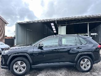 škoda osobní automobily Toyota Rav-4 gereserveerd 2.5 Hybrid 178pk aut + f1 Business - 119dkm nap - front + line assist - leer - camera - clima - cruise contr 2022/11