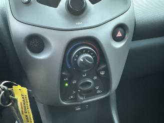 Peugeot 108 1.0 e-VTi 72pk Active 5drs - 96dkm nap - airco - led - elektr pakket - aux - usb - privacy glass - bwjr 2021 picture 23