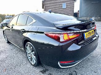 Lexus ES Gereserveerd 300H Hybrid 243pk aut + f1 Luxury Line - schuifdak - nap - front + line + side assist - stoelverw + koeling picture 7