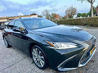 Lexus ES Gereserveerd 300H Hybrid 243pk aut + f1 Luxury Line - schuifdak - nap - front + line + side assist - stoelverw + koeling picture 4