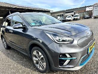 Kia e-Niro 64kWh 204pk aut + F1 Exe.Line - nap - stoelvent - stoelv v+a - stuurverw - front + line + side assist - leer picture 4