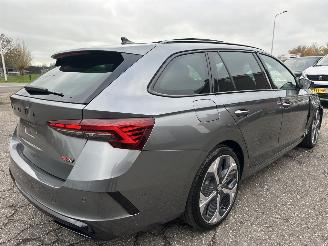 Skoda Octavia RS 2.0 TSI 265pk Aut + F1 Combi - pano - crystal light - front + line + side assist - virtual - 19 inch - keyless picture 5