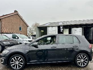 uszkodzony samochody osobowe Volkswagen e-Golf 136pk aut Highline 2018/3