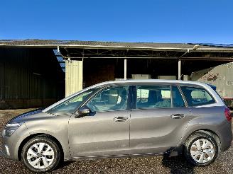 Auto incidentate Citroën C4 Spacetourer 1.2T 131pk aut + f1 Bus 7-pers - nap - navi - virtual - line assist - keyless entry + start - pdc 2019/3