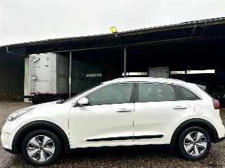 Unfallwagen Kia Niro 1.6 GDi Hybrid ExecutiveLine - 77dkm nap - navi - camera - trekh - pdc - half leer - line assist 2019/1