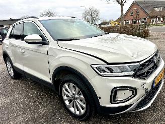 Volkswagen T-Roc Gereserveerd 1.5 TSI 150pk 7-Traps aut Life - 7dkm nap - navi - cam - virtual - front + line + park assist - keyless picture 4