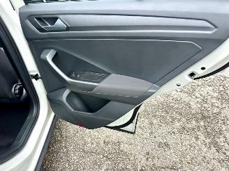 Volkswagen T-Roc Gereserveerd 1.5 TSI 150pk 7-Traps aut Life - 7dkm nap - navi - cam - virtual - front + line + park assist - keyless picture 44