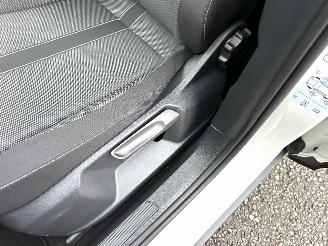 Volkswagen T-Roc Gereserveerd 1.5 TSI 150pk 7-Traps aut Life - 7dkm nap - navi - cam - virtual - front + line + park assist - keyless picture 41