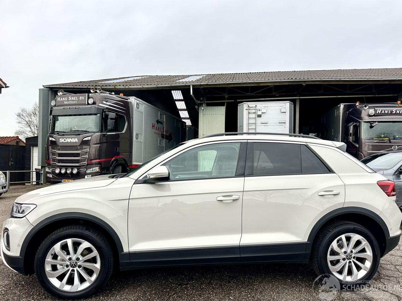 Volkswagen T-Roc Gereserveerd 1.5 TSI 150pk 7-Traps aut Life - 7dkm nap - navi - cam - virtual - front + line + park assist - keyless