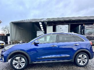 Damaged car Kia e-Niro 64kWh 204pk aut DynamicPlusLine - nap - schuifdak - carplay - keyless - stuurverw - front + line assist 2021/11