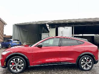 skadebil auto Ford Mustang Mach-e 75 kWh AWD 371pk aut Premium - pano - 360cam - leer - stoel + stuurverw - b&o - front + line + side assist 2023/5