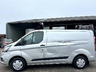krockskadad bil bedrijf Ford Transit Custom 2.0 TDCI 105pk 6-bak euro.6 trend - nap - 1e eig - airco - camera - cruise - stoelverw - pdc - trekh 2018/12