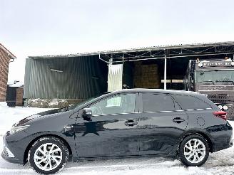 Avarii autoturisme Toyota Auris Touring Sports 1.8 Hybrid 123pk aut Exe - pano - nap - navi - camera - keyless - front + line + park assist 2017/6