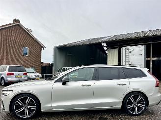 Schadeauto Volvo V-60 2.0 B4 Hybrid 8-traps aut R-Design - nap - virtual - leer - stuur + stoelverw - trekh - front + line + side assist 2020/7