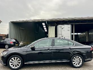 škoda osobní automobily Volkswagen Passat 1.4 TSI 150pk 7-traps aut + f1 Highline sedan - navi - camera - front + line assist - stuurverw - stoelverw 2017/1