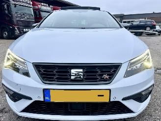 Seat Leon 1.5 TSI 131pk FR Ult Ed - pano - 78dkm - facelift - virtual - front assist - sfeerverl - pdc v+a - alarm - nardo grey picture 3