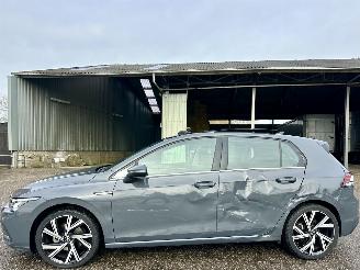 skadebil auto Volkswagen Golf 1.5 eTSI 162pk aut + f1 Style - nap - pano - virtual - massage - front + line + side assist - full led 2021/3