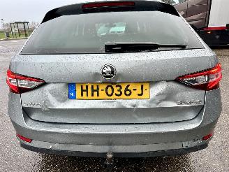 Skoda Superb 2.0 TDI 150pk 6-bak euro.6 Style Bus - nap - navi - camera - front + side + park assist - keyless entry + start picture 6