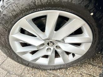 Skoda Superb 2.0 TDI 150pk 6-bak euro.6 Style Bus - nap - navi - camera - front + side + park assist - keyless entry + start picture 93