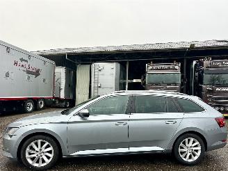 Vaurioauto  passenger cars Skoda Superb 2.0 TDI Style Business 2015/11