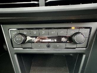 Volkswagen Polo Gereserveerd 1.0 TSI 95pk aut + f1 Highline - nap - pano - sfeerverl - virtual - acc - front assist - carplay - pdc v+a picture 19