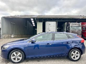 Voiture accidenté Volvo V-40 2.0 D4 190pk 6-bak Ocean Race Bus - pano - xenon - nap - navi - camera - pdc v+a - memory - trekh 2014/10