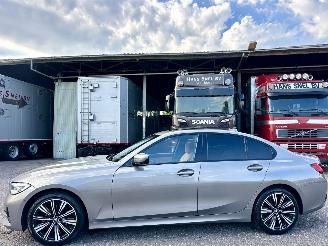 krockskadad bil auto BMW 3-serie 320d 190pk aut + f1 xDrive High Exe sedan - schuifdak - harman/kardon - head up - keyless - 360cam - 4x4 2020/3