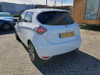 Renault Zoé INTENSE  51 KW met CCS lader  8000 km technisch probleem HUURBATTERY picture 6