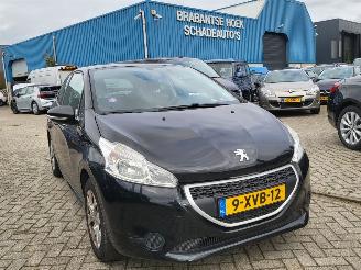 Peugeot 208 1.0 VTi Access COOL  2E eigenaar motor loopt op 2 cil ,rijdt nog wel (ZIE 3E FOTO) picture 9