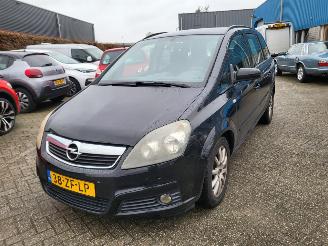 Damaged car Opel Zafira ZAFIRA 7 zitplaatsen 1.6  105 pk 2008/1
