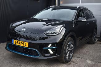 Schadeauto Kia Niro 64Kwh Executive line 204Pk SOH 100% 3FASE *Navi/Clima/Camera/Leder/Stoelverwarming 2020/10