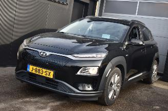 Damaged car Hyundai Kona 64Kwh EV Fashion 204Pk SOH 100% 3Fase *Navi/Clima/Camera/Schuifdak 2020/10