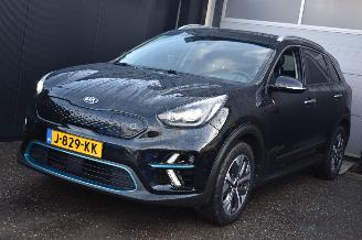 skadebil auto Kia Niro 64Kwh Executiveline 204Pk  SOH 100% 3FASE *Navi/Clima/Camera/Leder/Stoelverwarming 2020/8