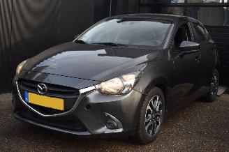 damaged passenger cars Mazda 2 1.5 Skyactiv-g Dynamic+ 90Pk *Airco/Navi 2018/1