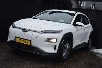 uszkodzony samochody osobowe Hyundai Kona 64Kwh Fashion 204Pk 3Fase 100% Soh *Navi/Clima/Camera 2020/12