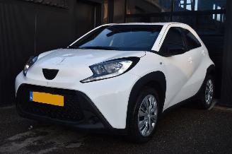 krockskadad bil auto Toyota Aygo X 1.0 VVT-i S-CVT Play 72Pk *Airco/Camera 2025/9