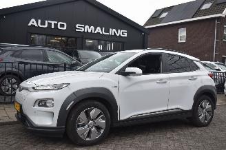 Vaurioauto  passenger cars Hyundai Kona 64Kwh EV Limeted 204Pk 3FASE 100% SOH *Navi/Clima/Leder/Camera/Stoelverwarming 2020/12
