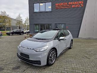 Vaurioauto  passenger cars Volkswagen ID.3 Pro Performance 1ST 62kWh 150 KW 204pk / ACC / 18\" Lmv 2020/9