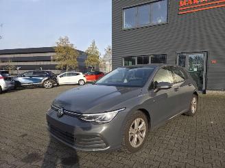 Schadeauto Volkswagen Golf Apple carplay / Stuur&stoelverw / Adaptive cr contr /Dig Cockpit 2023/12