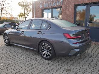 BMW 3-serie 320 i M-SPORT HEAD UP ALCANTARA LED picture 4