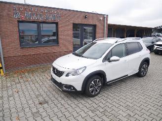 damaged passenger cars Peugeot 2008 ALLURE AUTOMAAT 2019/5