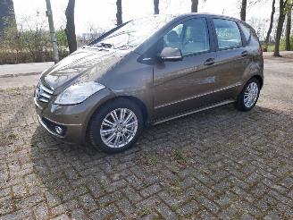 Schadeauto Mercedes A-klasse A 180 ELEGANCE BI-XENON SCHUIFDAK AUTOMAAT 2010/8