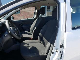 Dacia Logan MOTORSCHADE picture 8