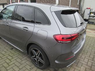 Mercedes B-klasse 180D Aut. AMG-LINE NightPack HalfLeer Navi Camera....... picture 7