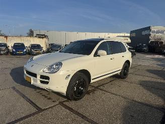 Schadeauto Porsche Cayenne 4.5 S 2004/3