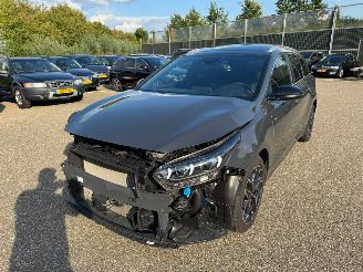 krockskadad bil auto Kia Ceed GT Line Business DIESEL HYBRIDE PANO LEDER LED 2024/4